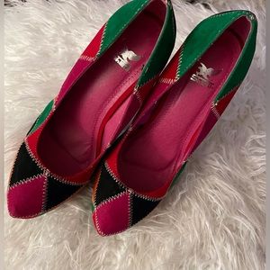 Women Sheike multi colored color blocked suede shoe. Size 7